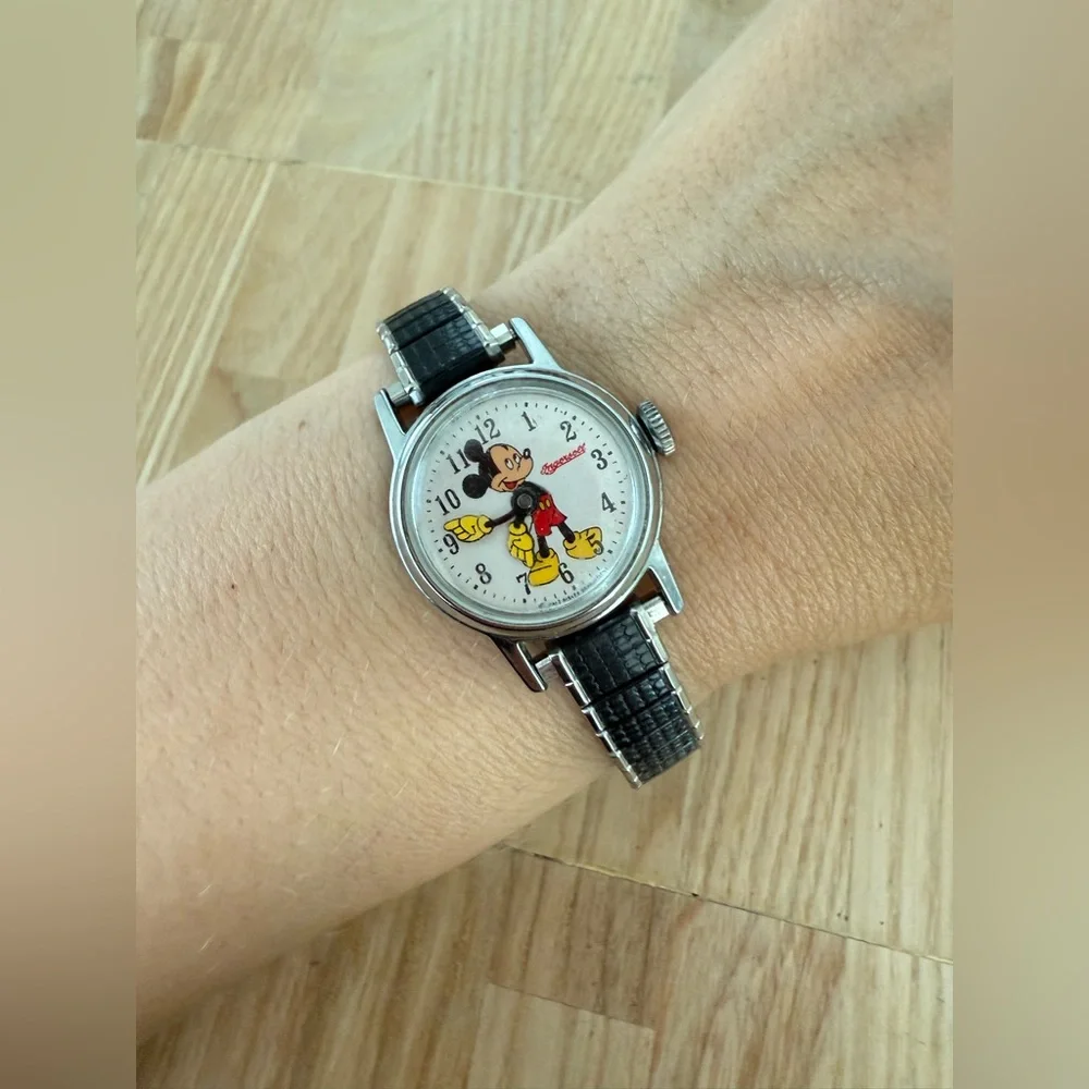 Vintage Ingersoll Disney ladies Mickey Mouse winding mechanical watch